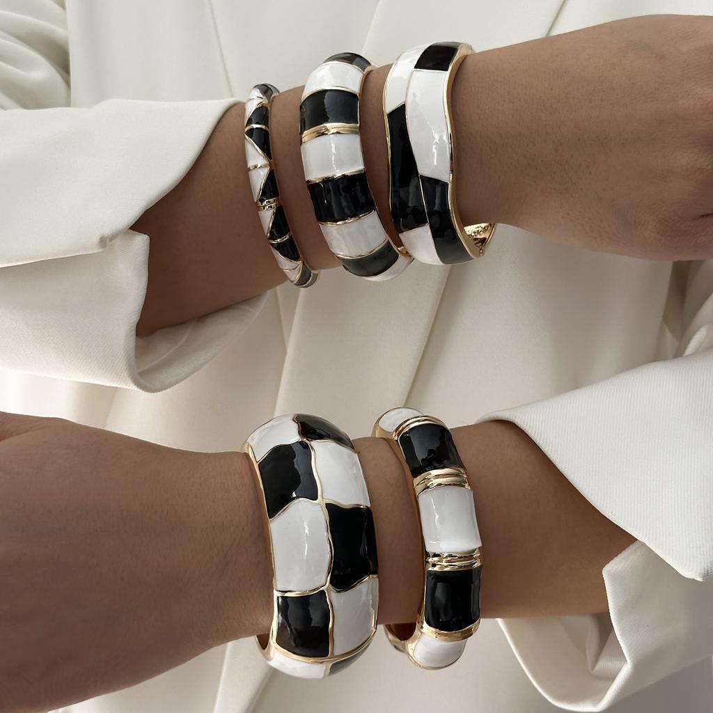 Vintage Punk Black White Enamel Bracelet for Women Gold Color Geometric Wide Chunky Wristband Bangle Party Aesthetic Jewelry