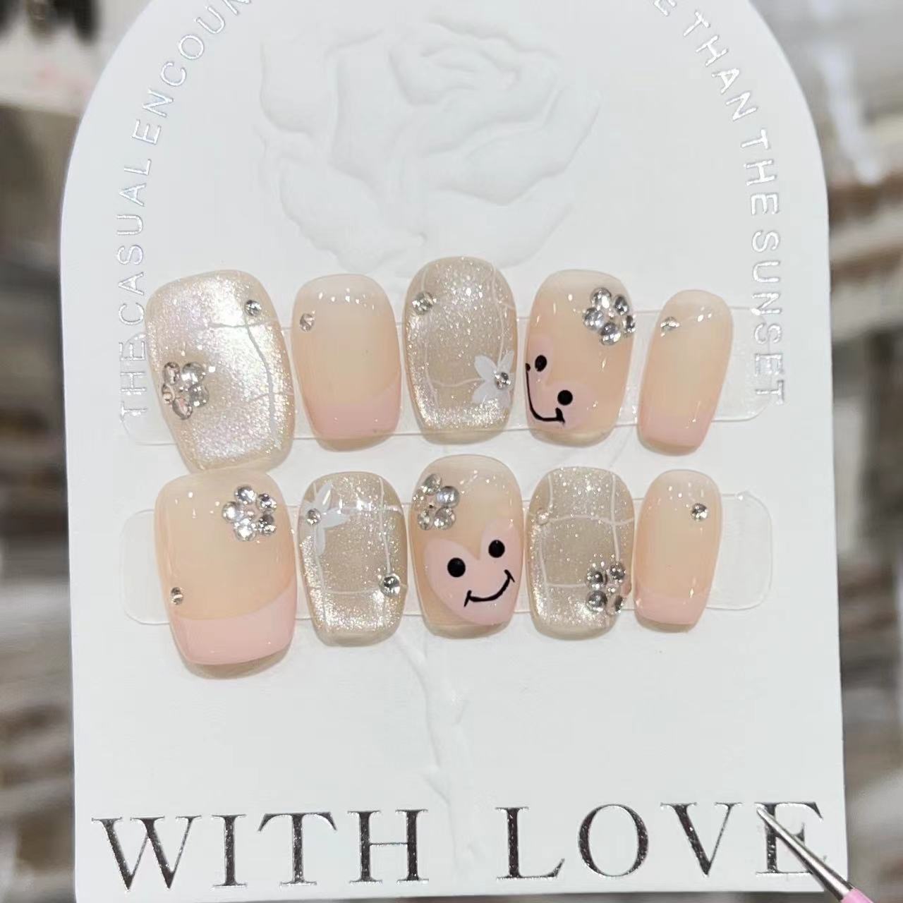 

Улыбка Любовь Чисто Ручная Работа Белоснежные Доспехи Расписанные Вручную Милое Улыбающееся Лицо Французские Светоотражающие Глаза Кошки Короткий Маникюр Large L