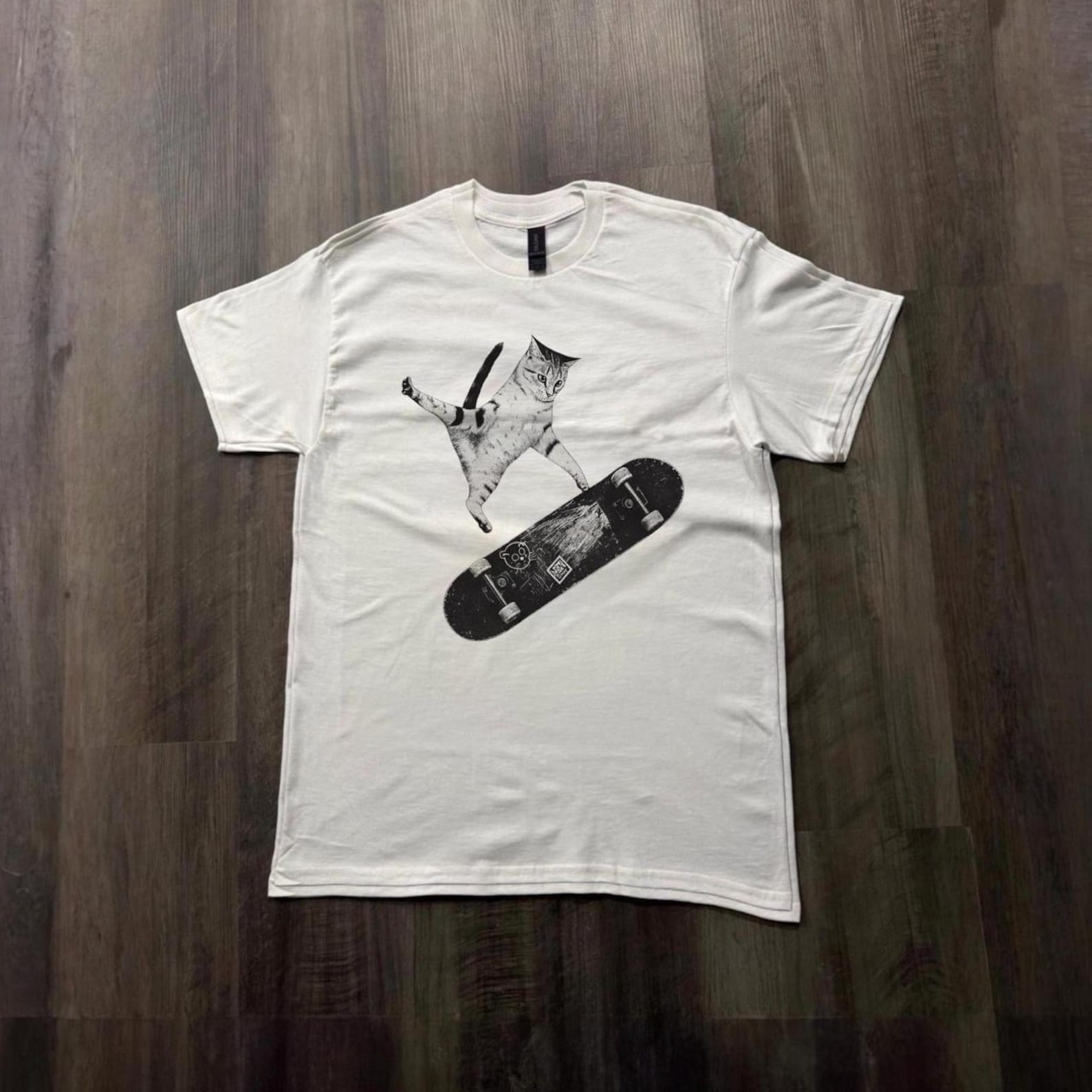 Skateboarding Cat Shirt, Funny Cat Tee, Skater Cat Graphic, Vintage Skate Tee, Cool Cat Lover Gift, Streetwear T Shirt S