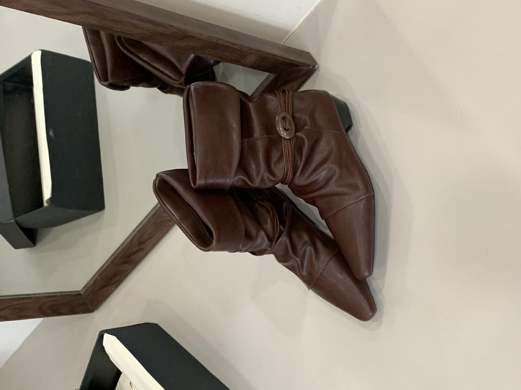 Hohe Version 2025 neu retro Nische spitzes Design spitze Stiefel Stiefeletten flache Sohle mittelhohe Stiefel Damen