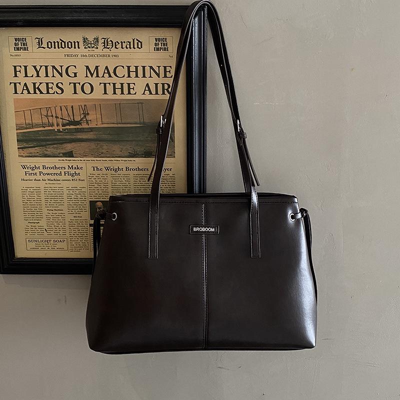 Women's Large-Capacity Retro Tote Bag - Versatile, Casual, Single Shoulder, Underarm Design for Autumn & Winter 2025 Work Commute.