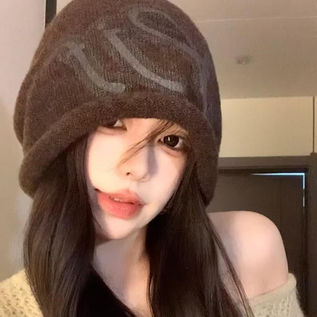 

Женская осенне-зимняя защита ушей Тепло Большой обхват головы Лицо Маленькая шапка-носок Американские ретро-буквы Жаккардовая вязаная шерстяная шапка