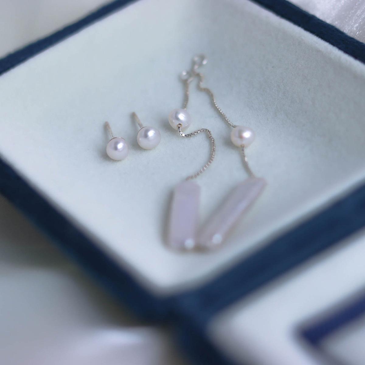 Strong light small silver bar natural pearl earrings, long cold pearl earrings, exquisite and exquisite earrings.