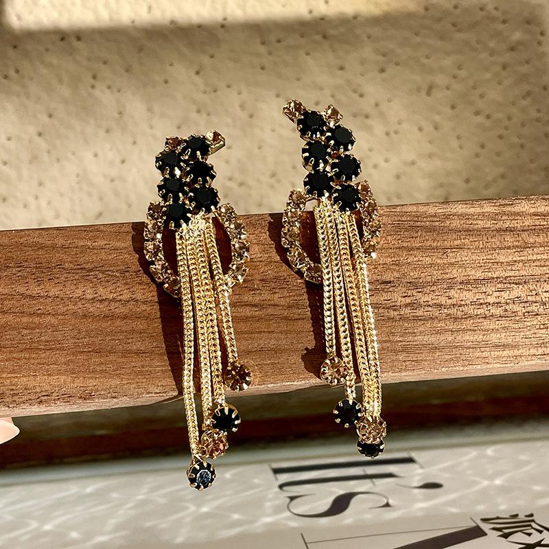 Retro Autumn and Winter Exaggerated Metal Chain Long Tassel Ear Clip Black Crystal Rhinestone Ear Ring Earrings for Women Trendy