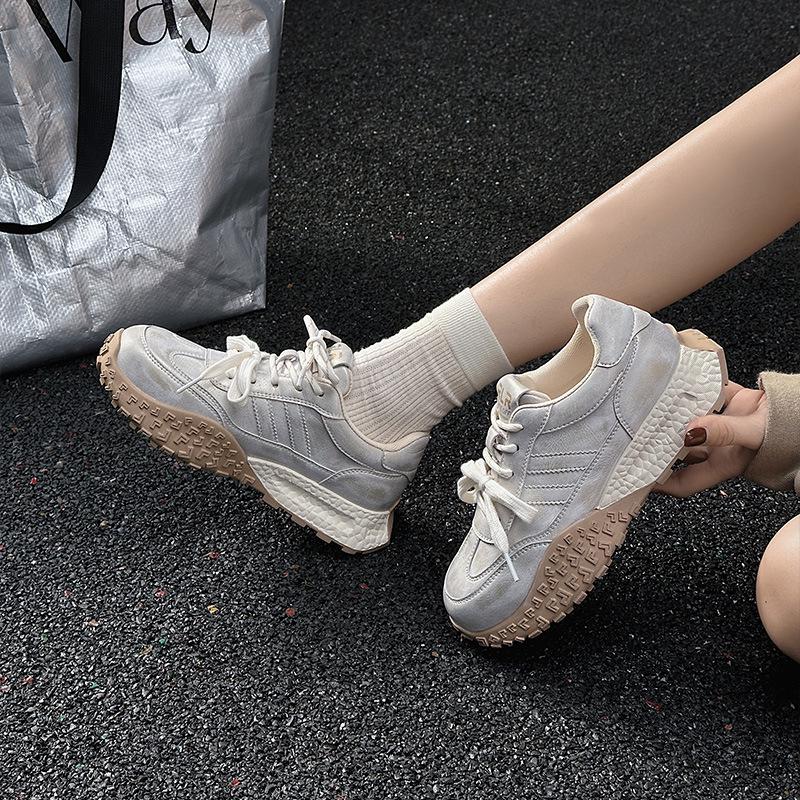 Women's 2025 Spring Retro White Leather Sneakers: Versatile, Lightweight, Thick-Soled "Forrest Gump" Style
