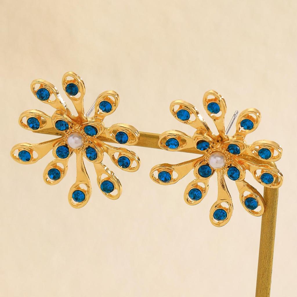 Exquisite Daisy Flower Stud Earrings: Versatile, Light Luxury Accessory for Women