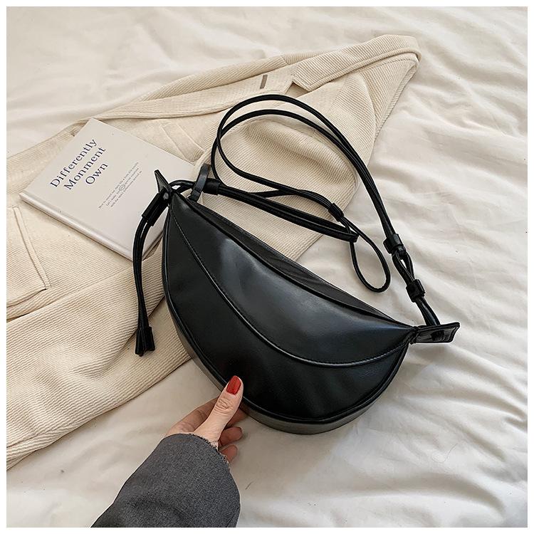 2025 South Korea's new crossbody dumpling bag fashion niche design breast bag versatile trend shoulder women's bag