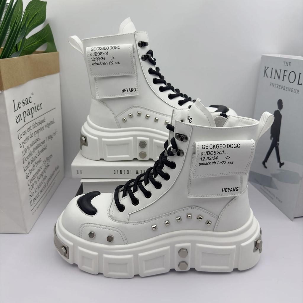 Modne męskie buty wysokie wszechstronne białe casualowe na grubej podeszwie w stylu punkowym buty rycerskie niszowy trend męska moda nitowane buty Botas Hombre