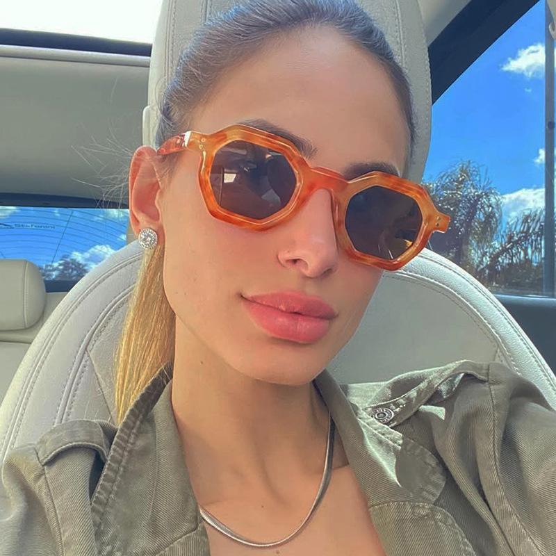 Vintage Small Frame Polygon Square Sunglasses Women For Men Luxury Brand Designer Trendy Punk Shades Ladies Rivet Sun Glasses