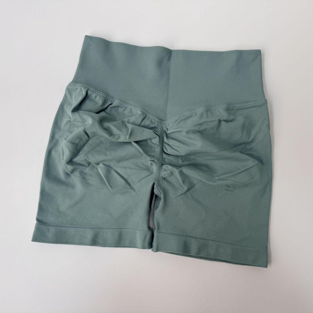 Women's High-Waist Quick-Dry Seamless Yoga Shorts with Peach-Lifting Design