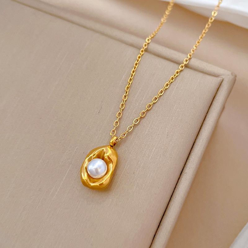 Unregelmäßige, eiförmige Perlenkette aus echtem Gold, gefertigt aus einem Schmelztiegel, mit passendem Schmuck.