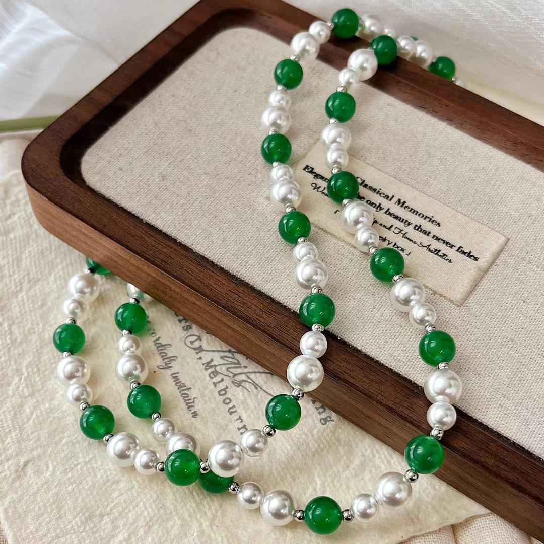 

Retro High-End White And Green Agate Chalcedony Crystal Beaded Necklace Female Fresh And Elegant Unique Design