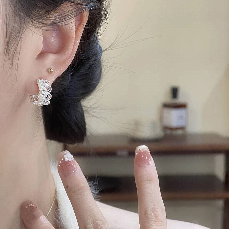 Pearl Crown Lace Ear Buckle Exquisite Small High-end Earrings Fashion Versatile Temperament Earrings That