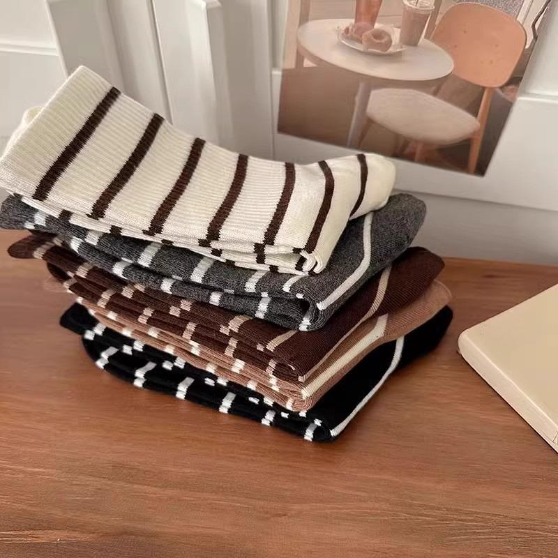 5 Pairs of Female Autumn and Winter Stripes Wear Mid Tube Cotton Socks