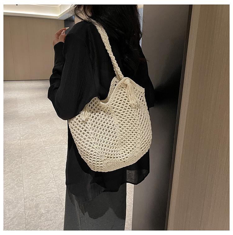 Woven Hollow Women's Bag New Beach Bag Woven Shoulder Straw Large Capacity Bag Commuter Bag