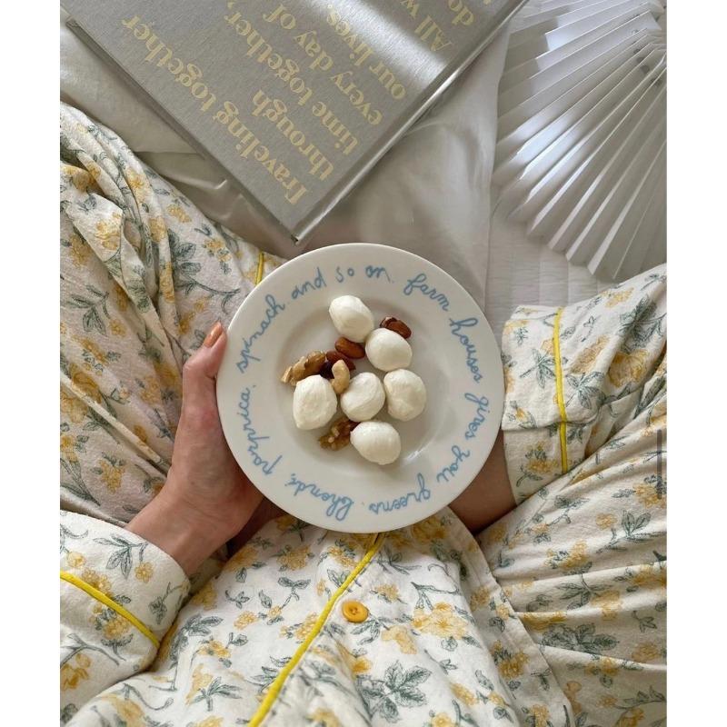 

Корейский Простой Продвинутый Буква Ниша Синий Французский Простой Французский Керамическая Завтрак Диск Овальная Тарелка Десертная Тарелка для Послеобеденного Чая 8 inches