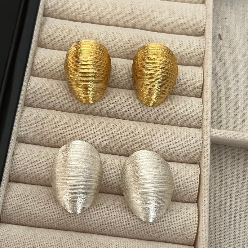 Retro Oval C-Shaped Wire Earrings - European & American Style, Chic & Versatile Design, Elegant Cold Fashion