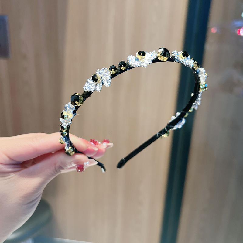 

Повязка на голову в стиле мори с цветочным узором в корейском стиле: Женский аксессуар для волос ручной работы с листьями - Элегантный, Универсальный для ношения на открытом воздухе.