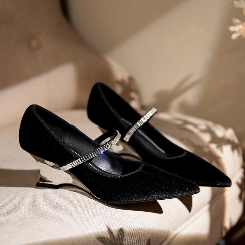 

Туфли на танкетке, кашемировые туфли на высоком каблуке, женские туфли с острым носком, туфли Мэри Джейн, банкетные, с высоким чувством стиля 39 чёрный