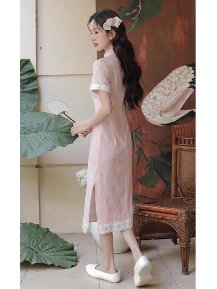 Pink Beaded Embroidered Slim-Fit Cheongsam with Press-Stud Closure