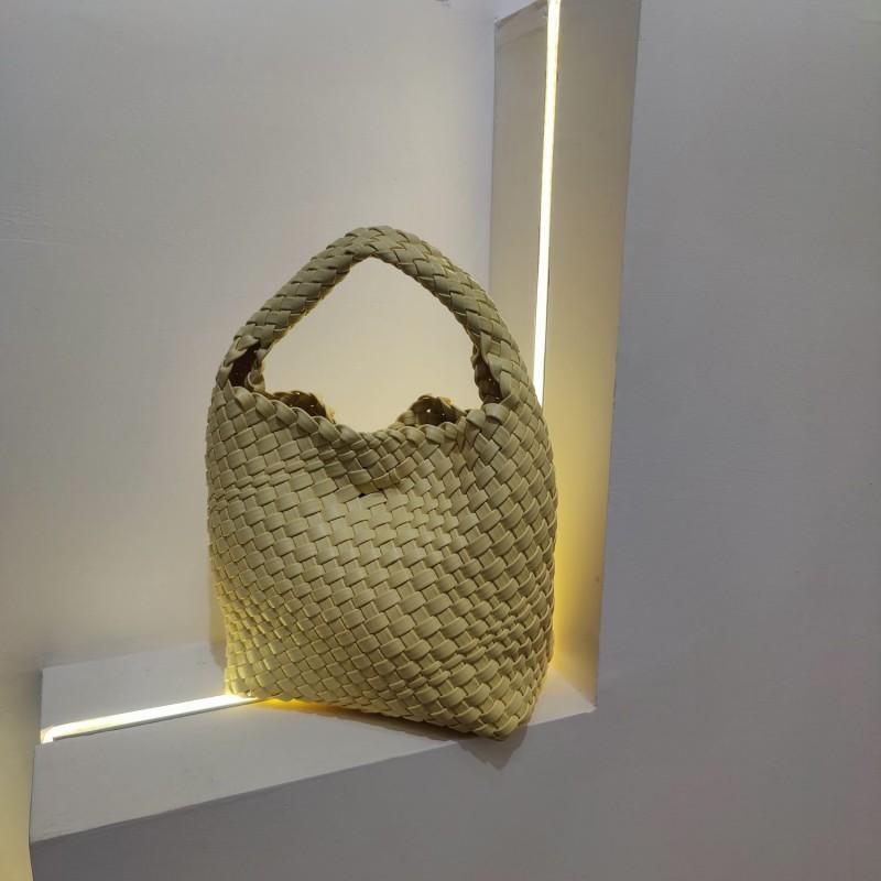 Yi Jinyuan Hand-woven Bag 2023 Small Handbag Cross-section Group Light Luxury Women's Handheld