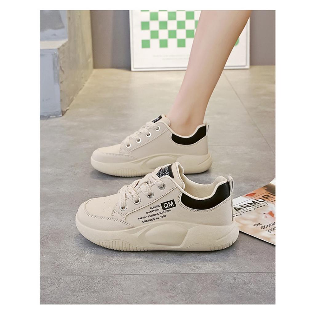 Flat Sports Shoes with A Poop Like Feel for Women, Versatile and Non Slip, Student's White Board Shoes