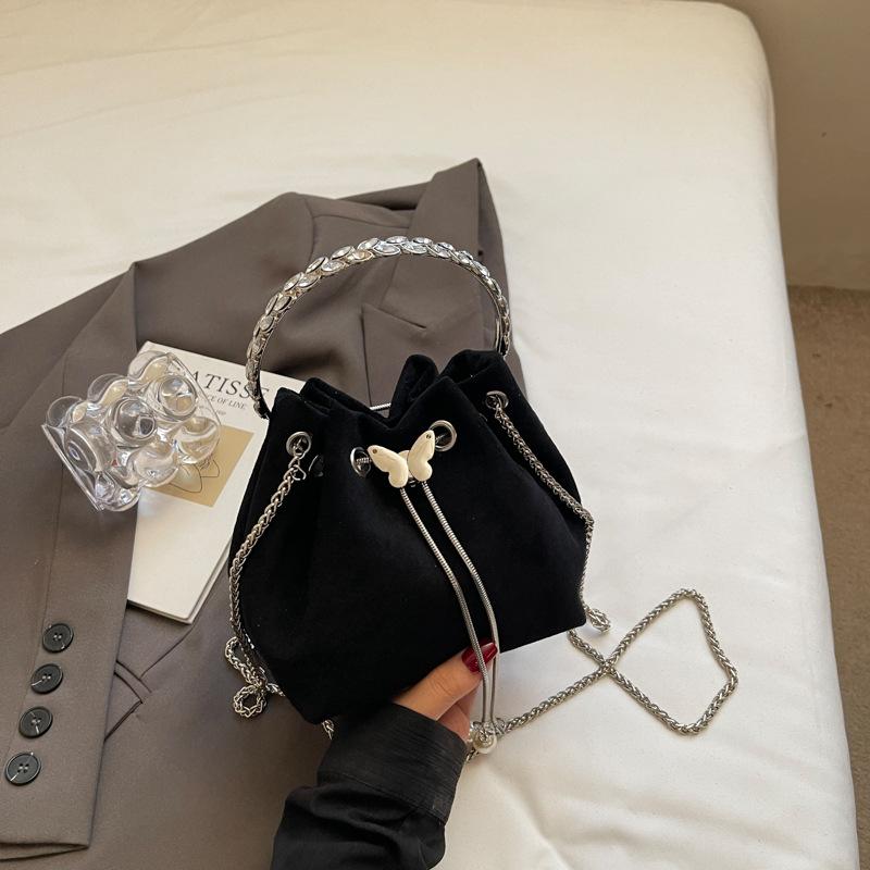 Premium chain bucket bag New women's casual velvet portable temperament commuter messenger bag