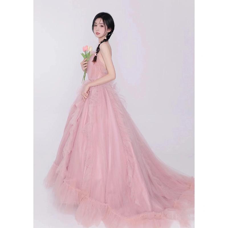 Studio-Themed Wedding Dress: New Girl Style, Pink Skin-Tone Enhancing, Colorful Yarn, Outdoor Travel Photo Dress