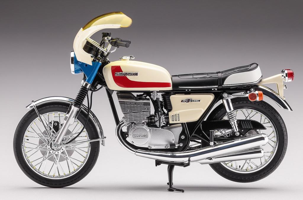 Hasegawa Kamen Rider Takeshi Bike Suzuki GT380 B Scale Plastic Model SP377 Hongo's 1/12