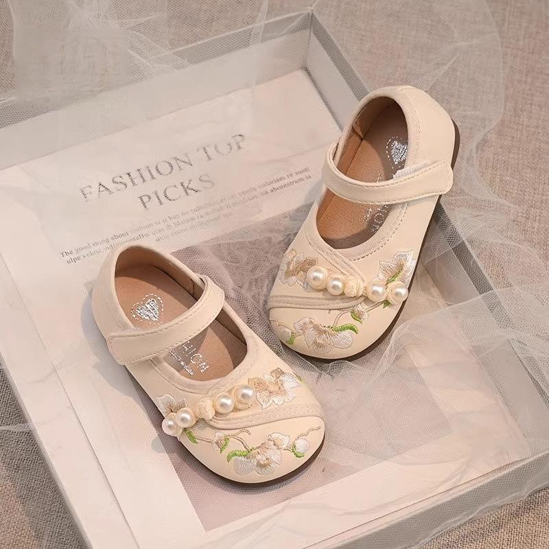 New Spring and Autumn Girls' Trendy Chinese Style Embroidered Soft-soled Leather Shoes