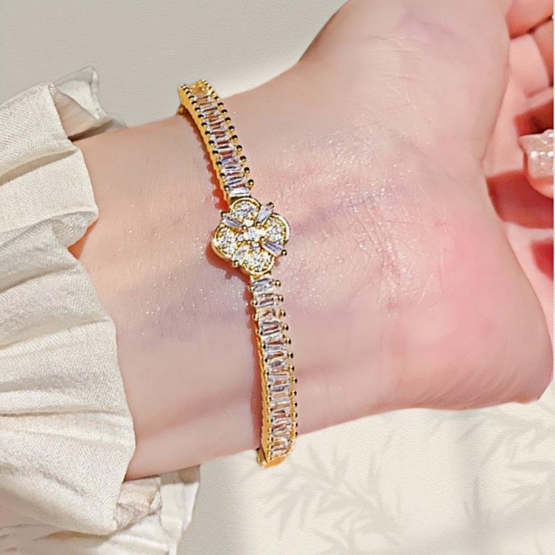Cross Flower Zircon Bracelet: Light Luxury Mother-of-Pearl Four-Leaf Clover Jewelry