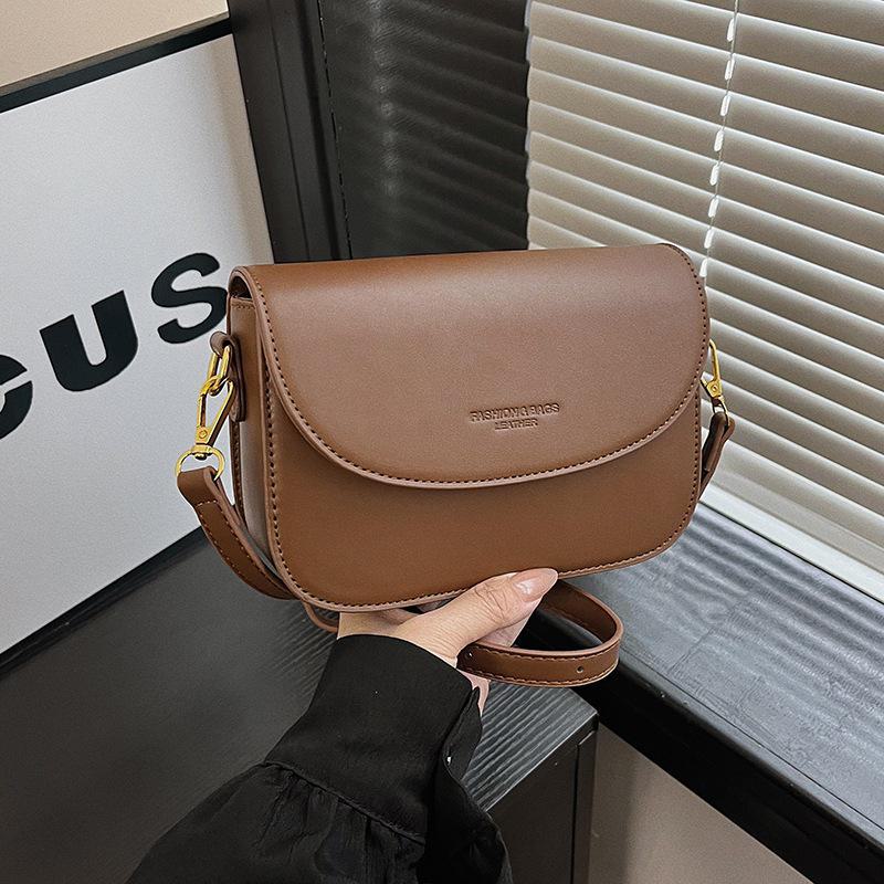 

2024 Стильная универсальная маленькая квадратная сумка через плечо для женщин коричневый