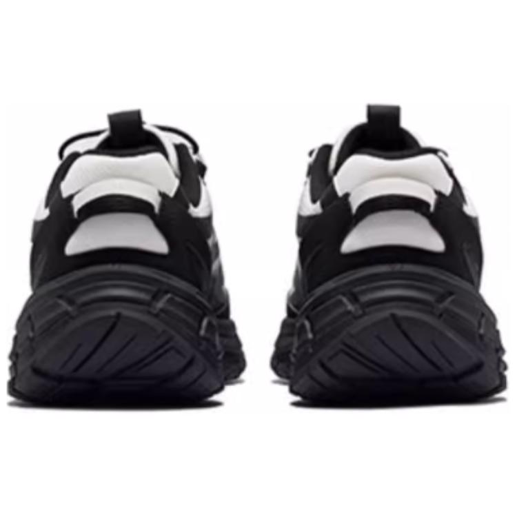 Erke Wilderness 2 Comfortable Versatile Non-Slip Wear-Resistant Mid-Top Outdoor Functional Shoes Men Shoes Black White 51124402224-007