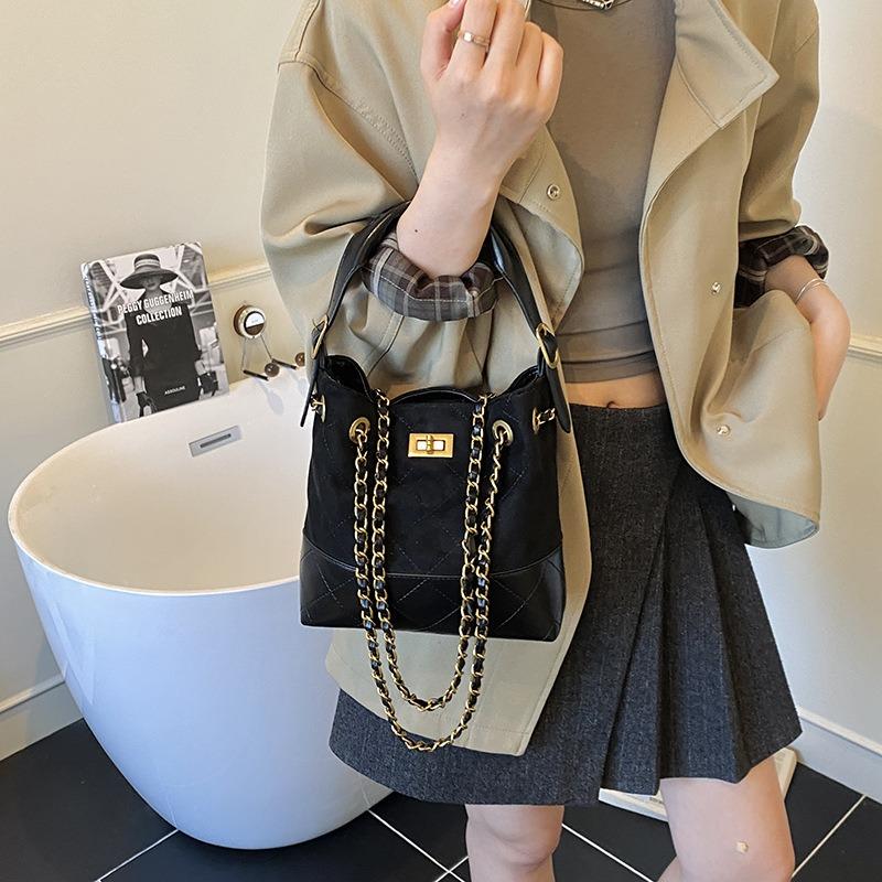 Retro Fashion Commuter New Portable Shoulder Messenger Bag Autumn New Fashion Casual Chain Bag