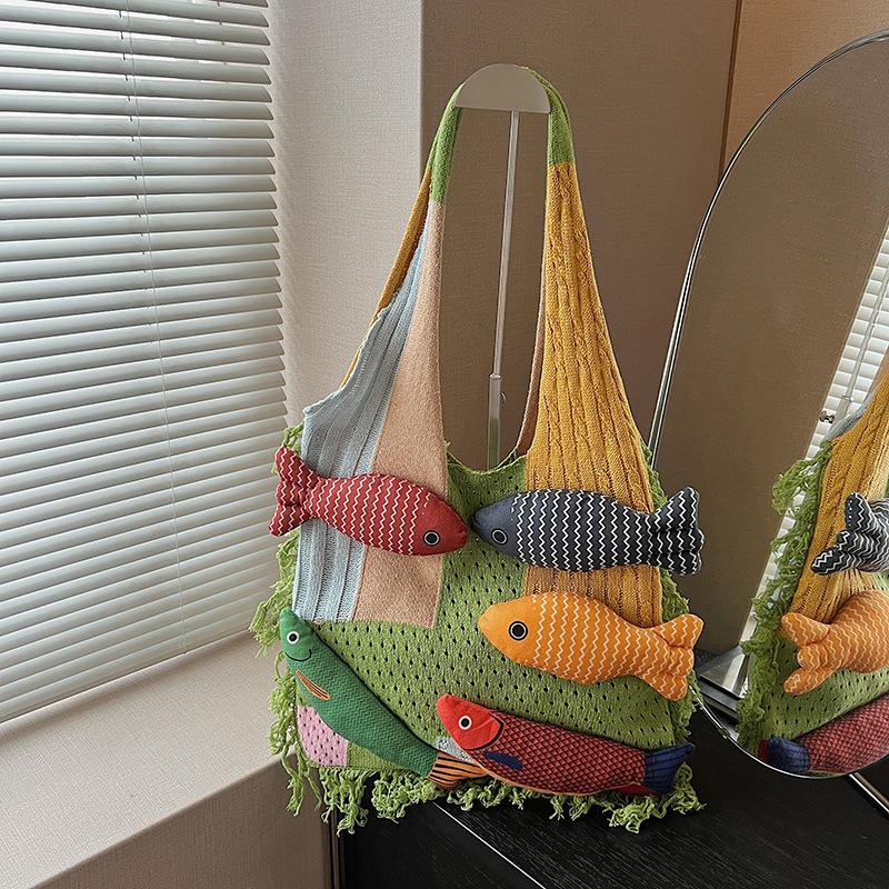 

Летняя новая нишевая ретро универсальная вязаная сумка с бахромой, контрастная по цвету, на плечо, рюкзак-тоут зелёный