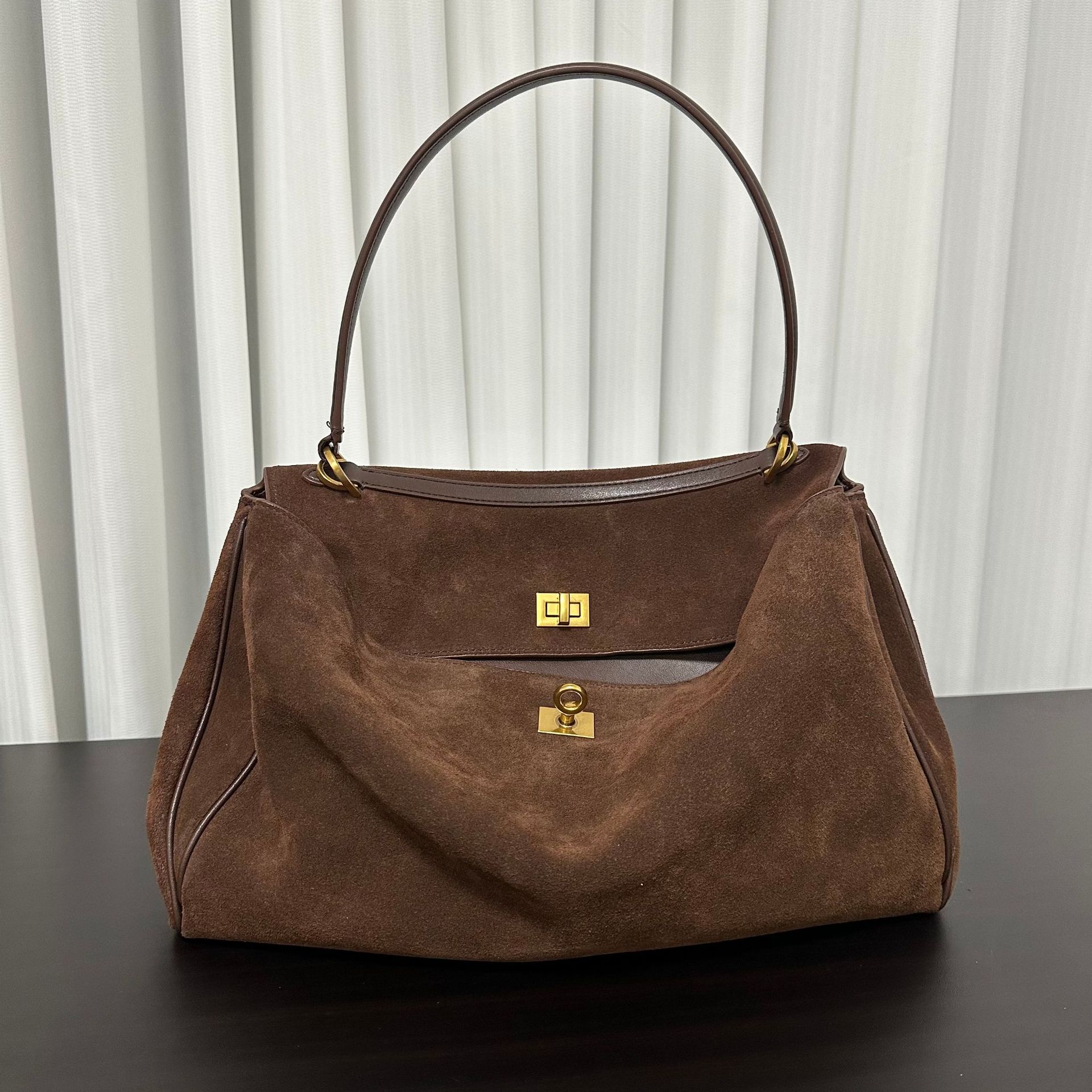 

Сумка для женщин, новая и замшевая, большой емкости, сумка через плечо для поездок на работу, ручная сумка через подмышку на одно плечо 29x10x20cm