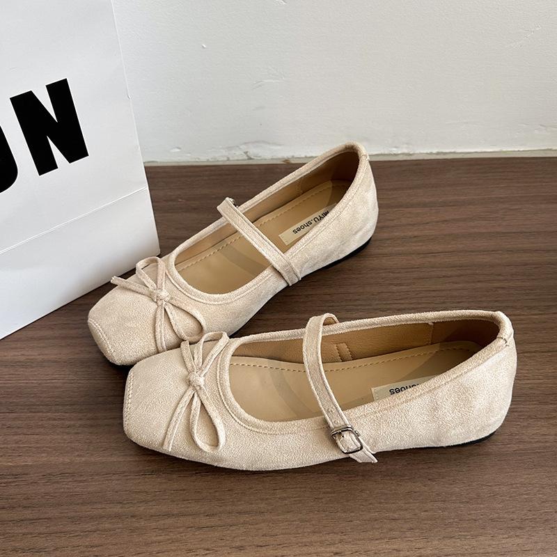 Design sense niche one-word buckle shallow mouth single shoes women's 2025 new late evening breeze with skirt Mary Jane grandma shoes