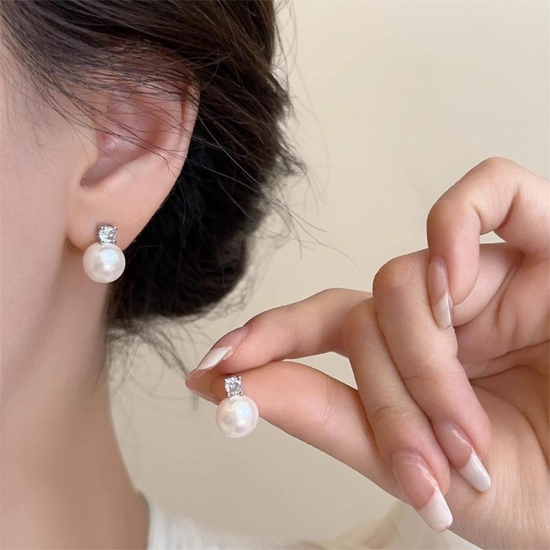 Exquisite Full-diamond Sweet Bow-shaped Pearl Stud Earrings for Women, Fashionable, Simple, Small, and Versatile. Ear Jewelry.
