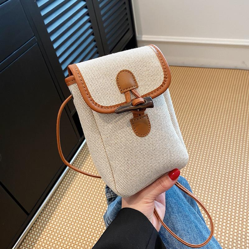 Simple Casual Small Bag Women's New Niche Design Messenger Bag Versatile Mobile Phone Bag Fashion