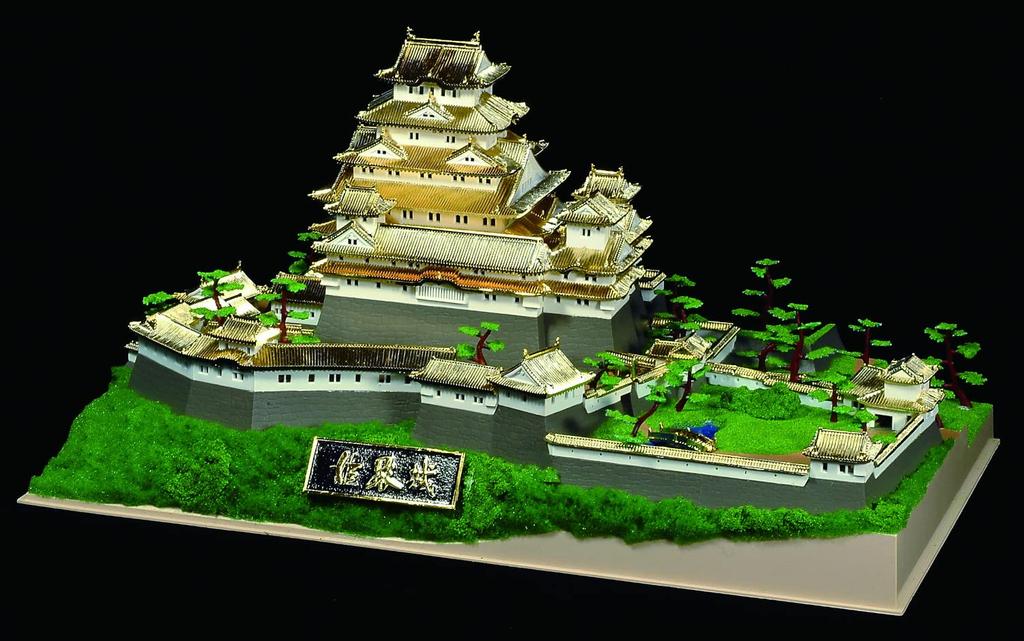 Doyusha 1/380 Japan's Famous Castle Deluxe Gold Himeji Castle Plastic Model DG-1