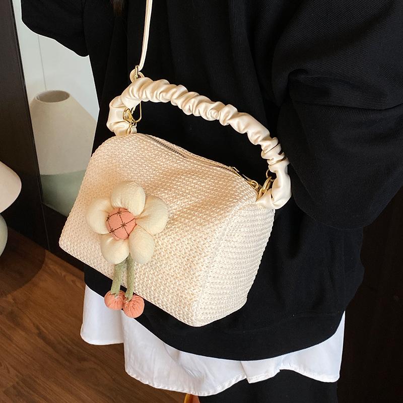 Summer Niche Design Woven Underarm Bag Women's Bag 2025 New Fashion Hand-woven Straw Versatile Shoulder Messenger Bag