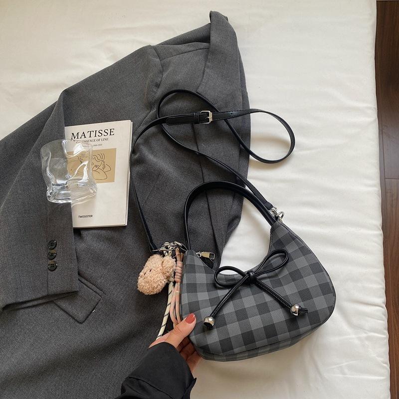 Korean version of plaid portable dumpling bag women's 2025 summer new temperament niche high value daily commuter messenger bag