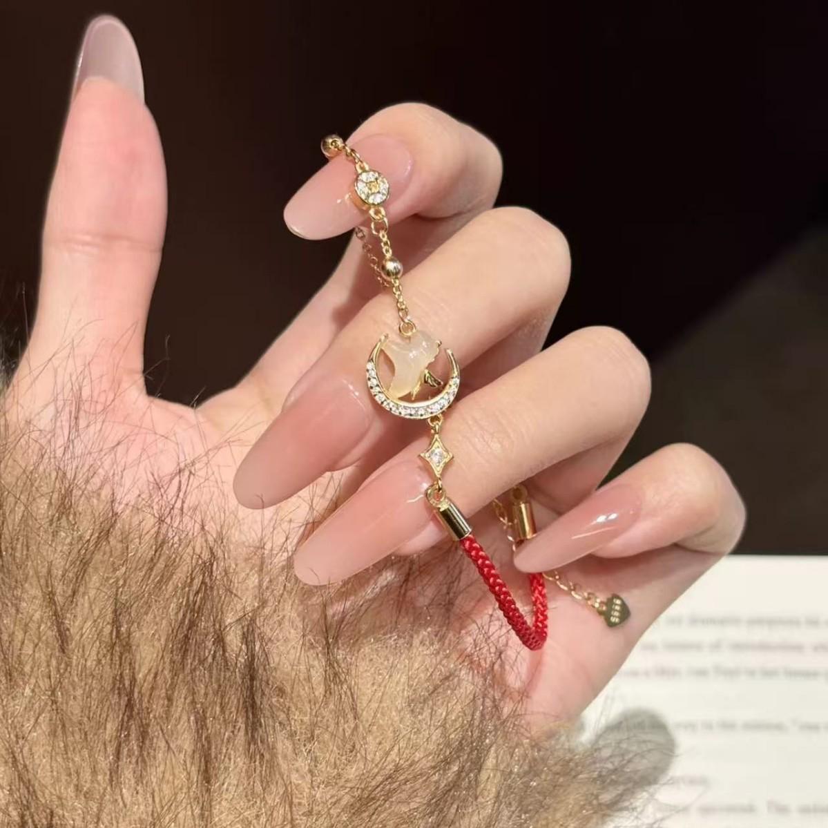 Браслет Красная Нить с Позолоченной Серебряной Лошадью - Женский Браслет на Руку Красная Нить со Знаком Зодиака