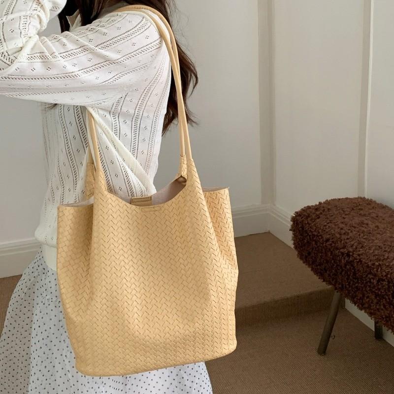 IELGY Large-Capacity Woven Tote Bag Lazy Commuter Portable One-Shoulder Bucket Bag