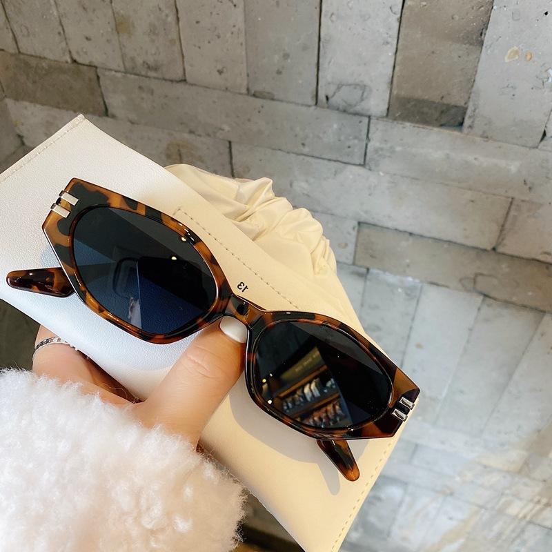 

Vintage Black Square Sunglasses Woman Luxury Brand Small Rectangle Sun Glasses Female Gradient Clear Eyewear Oculos De Sol 1PC
