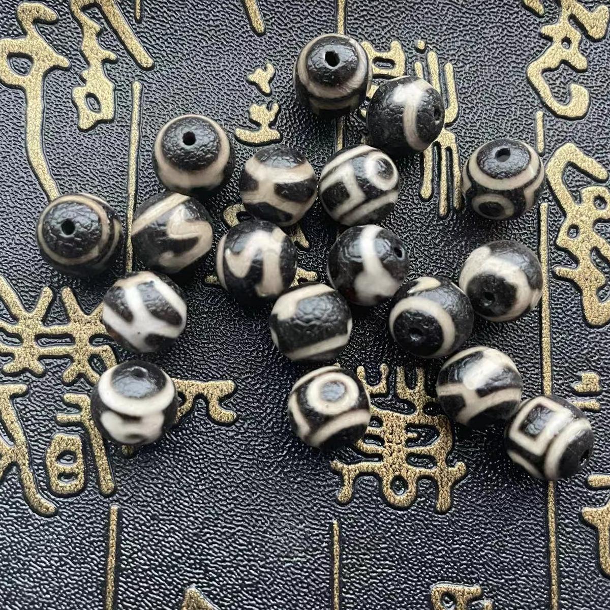Tibetan Antique Agate Patina Dzi Beads: Handcrafted Small 10# Ball Pattern Line Beads for DIY Accessories -
