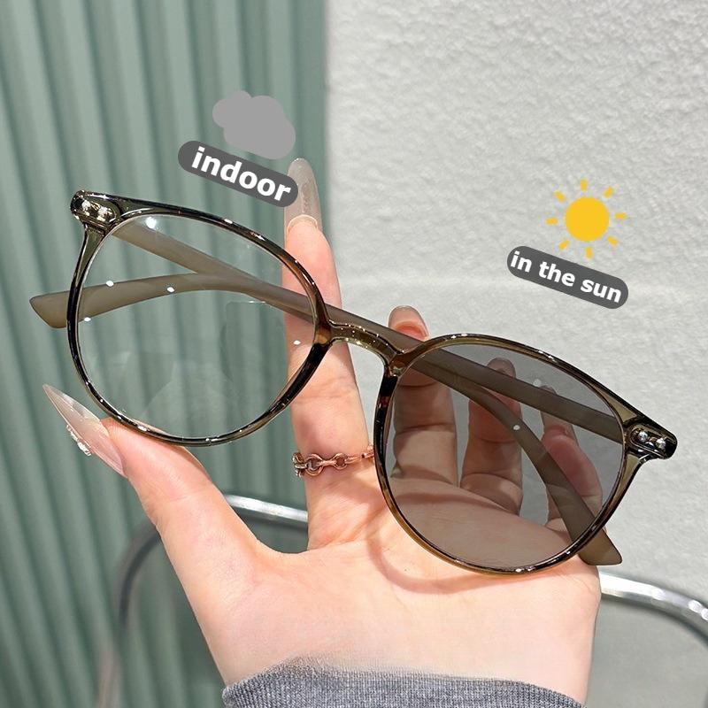 2026 New High-definition Round Frame Photochromic Women's Myopia Glasses Retro Neutral High-quality Anti Blue Light Glasses