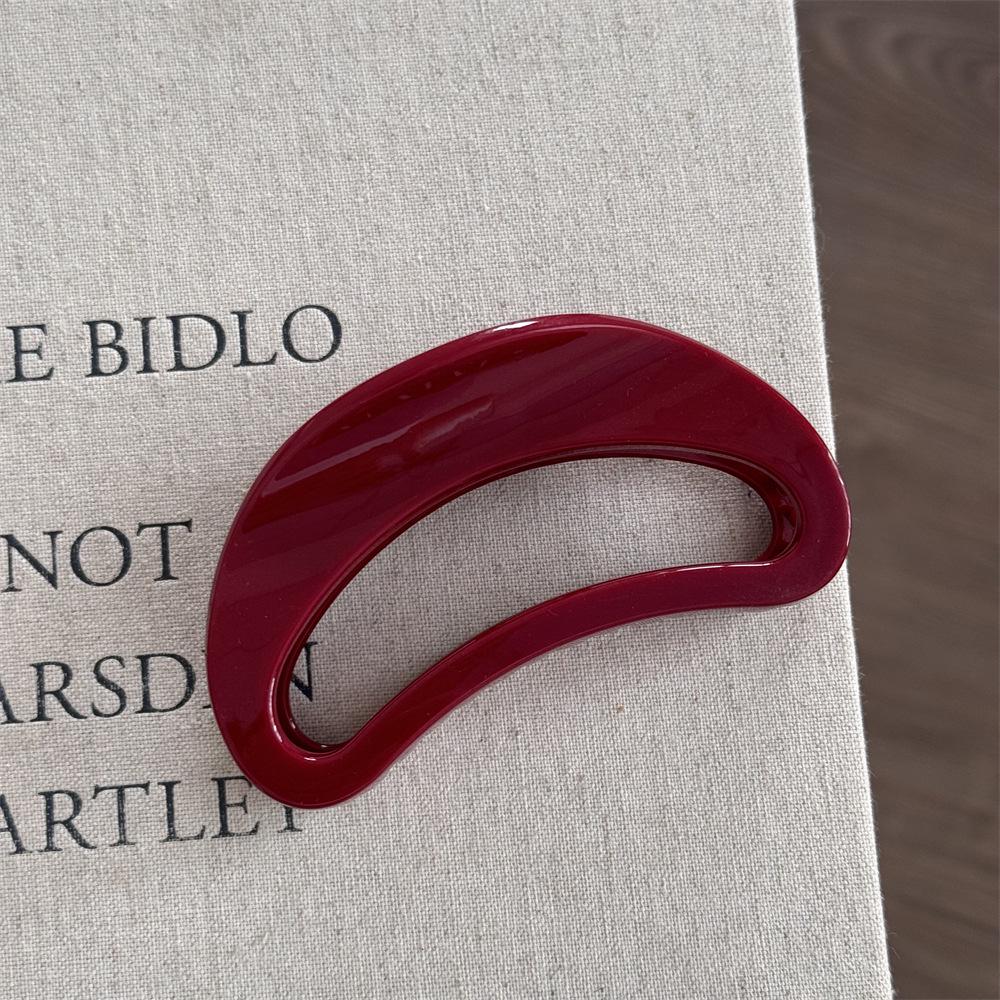 Gold Red Festive Claw Clip: Flashy Hair Accessory for New Year