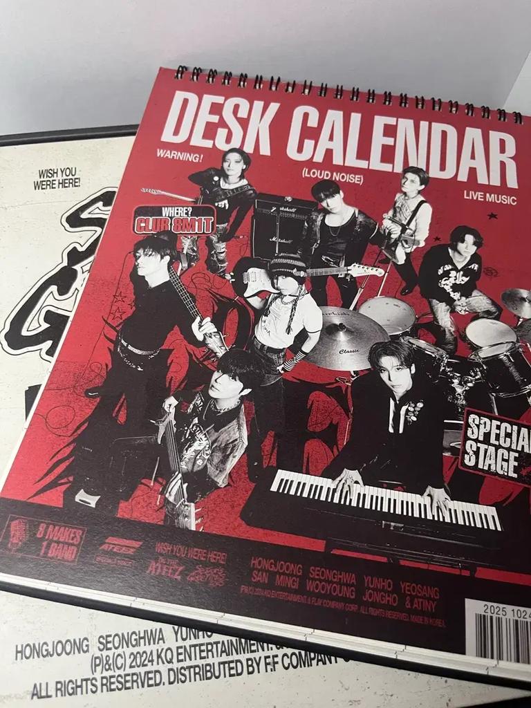 ATEEZ Season's Greetings + Photocard