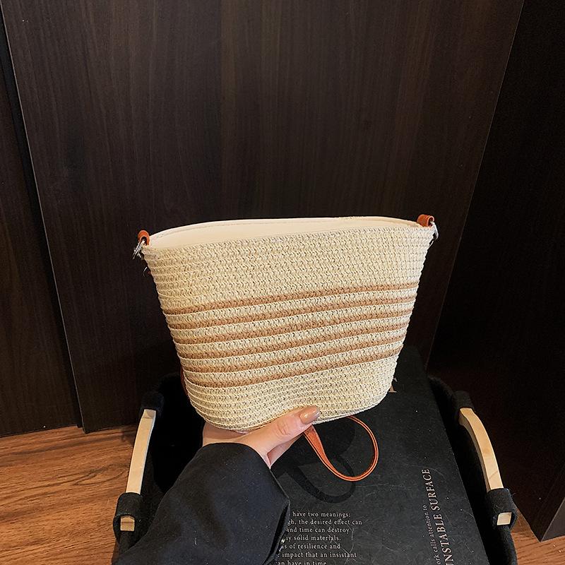 

2025 фабричная оптовая сумка-мессенджер плетеная женская летняя модная дорожная полосатая соломенная сумка универсальная сумка-ведро пляжная плетеная сумка